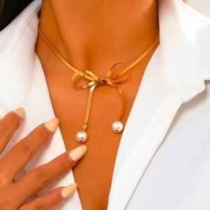 NEW Faux Pearl Pendants Bowknot Necklace